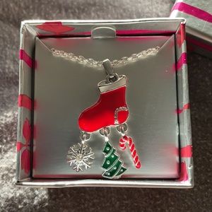 Avon Seasonal Shakey Necklace - Stocking